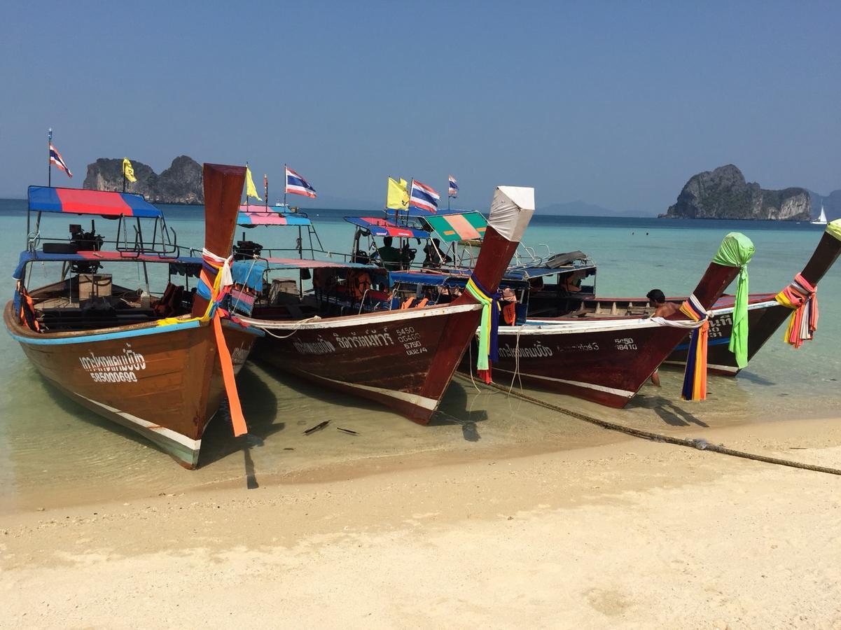 Koh Ngai Camping Restaurant @ Bar Buitenkant foto