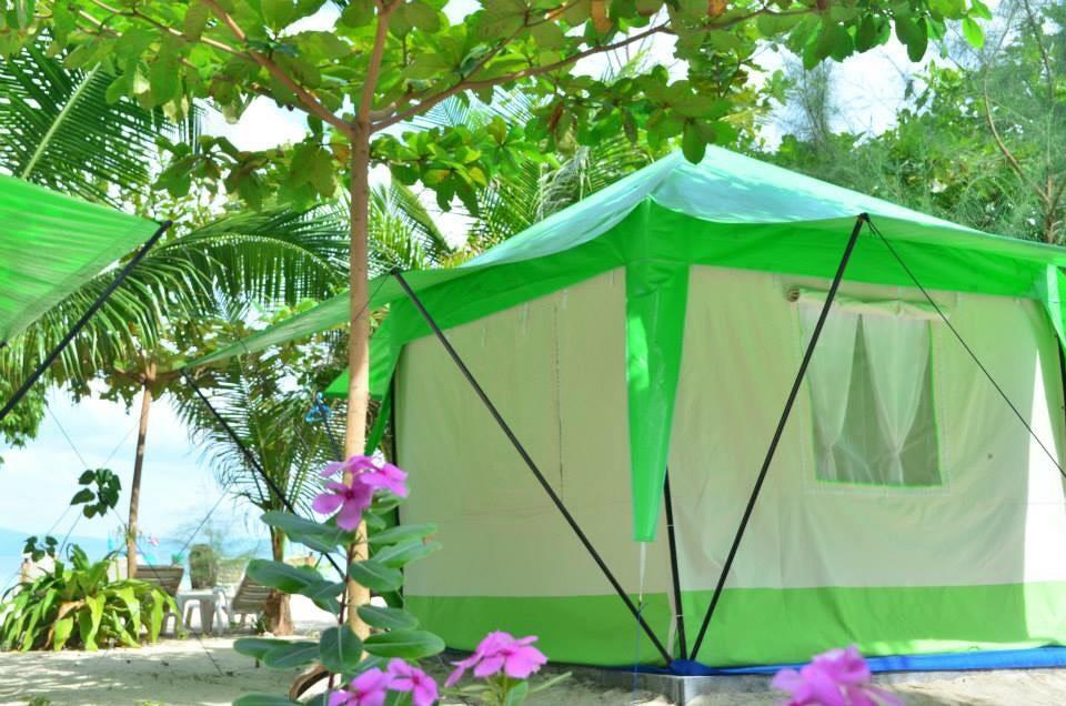 Koh Ngai Camping Restaurant @ Bar Buitenkant foto