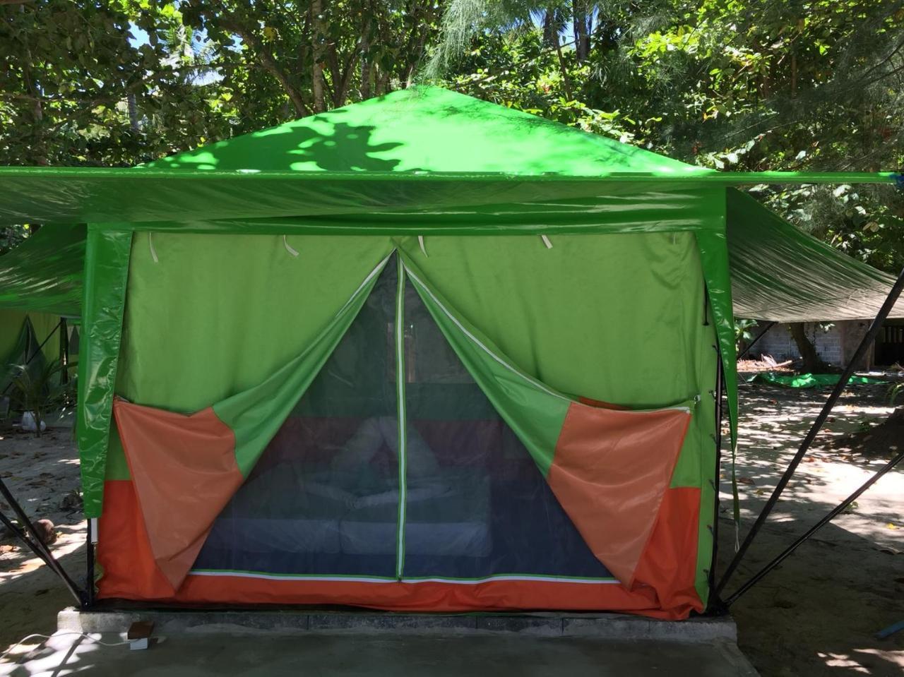 Koh Ngai Camping Restaurant @ Bar Buitenkant foto