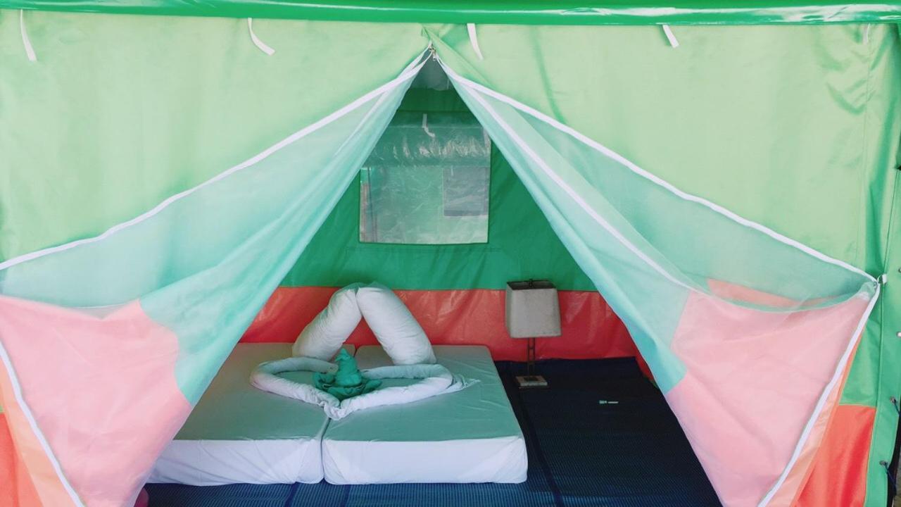 Koh Ngai Camping Restaurant @ Bar Buitenkant foto